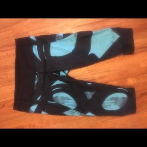 Lululemon Crops Blue/Black 10